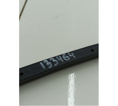 Уплотнитель капота