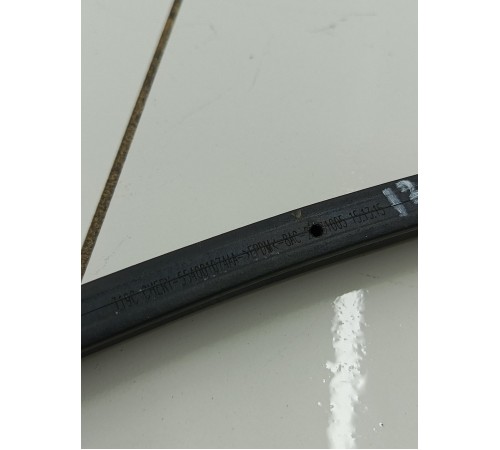 Уплотнитель капота