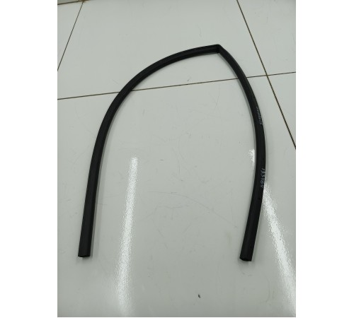 Уплотнитель капота