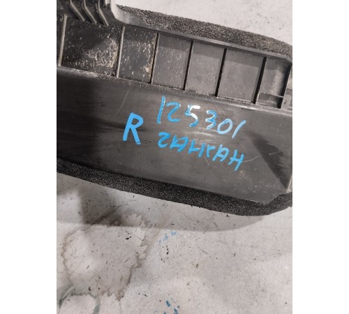 Дефлектор радиатора правый