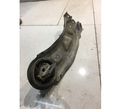 Рычаг подвески (задний, правый)