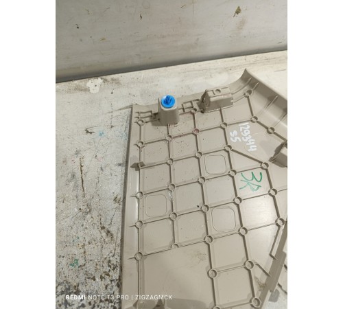 Обшивка задней стойки правая