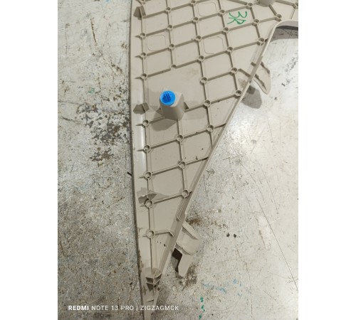 Обшивка задней стойки правая