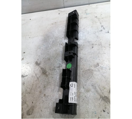 Пластиковая накладка в багажник левая