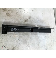 Пластиковая накладка в багажник левая