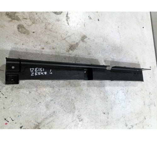 Пластиковая накладка в багажник левая