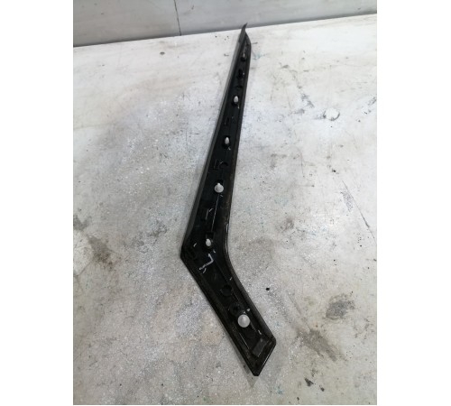 Декоративная накладка кузова задняя правая