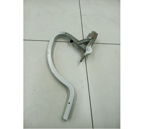 Петля крышки багажника левая