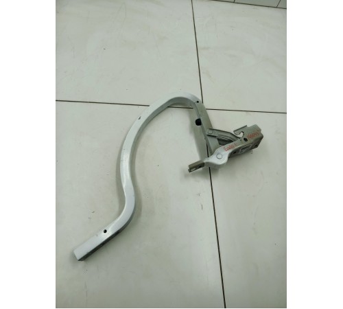 Петля крышки багажника левая