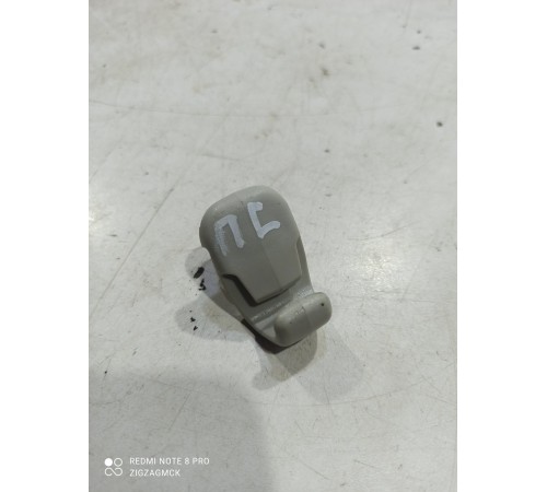 Фиксатор солнцезащитного козырька левый