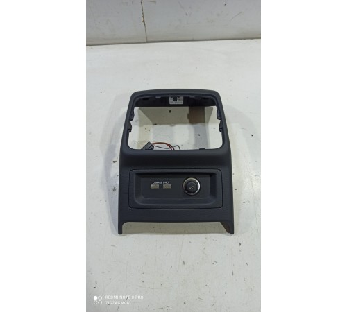 Накладка центральной консоли (задняя)