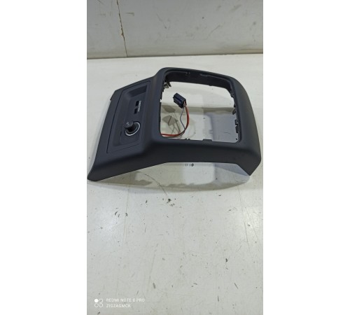 Накладка центральной консоли (задняя)