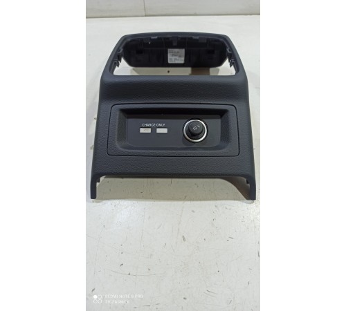 Накладка центральной консоли (задняя)