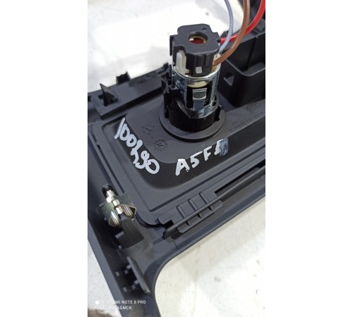 Накладка центральной консоли (задняя)