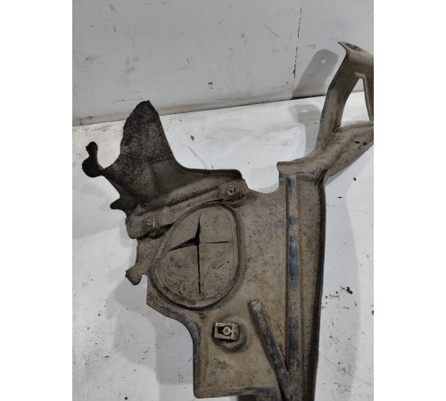 Защита днища кузова правая