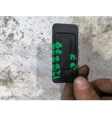 Кнопка открывания багажника