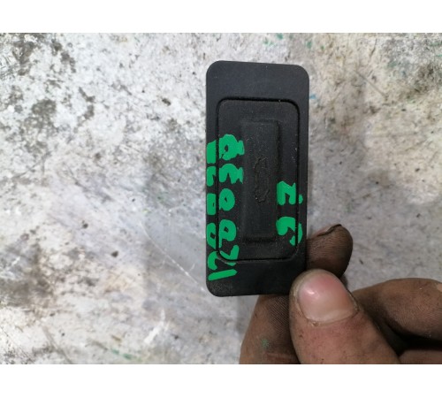 Кнопка открывания багажника