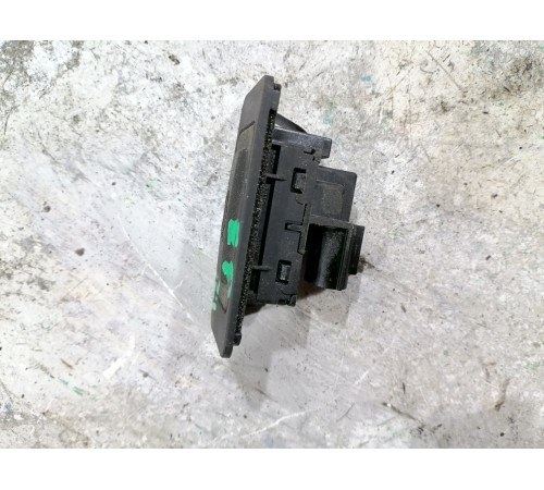 Кнопка открывания багажника