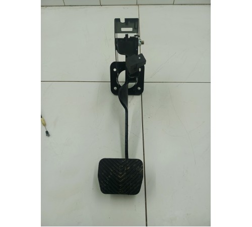 Педаль тормоза 