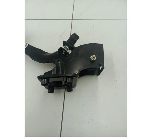 Педаль тормоза 