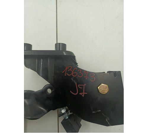 Педаль тормоза 