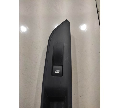 Кнопка стеклоподъемника (задняя, левая)