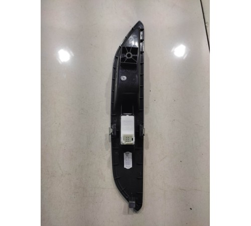 Кнопка стеклоподъемника (задняя, левая)