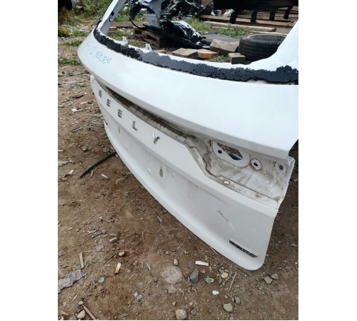 Крышка багажника (пятая дверь)