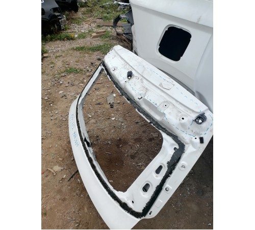 Крышка багажника (пятая дверь)