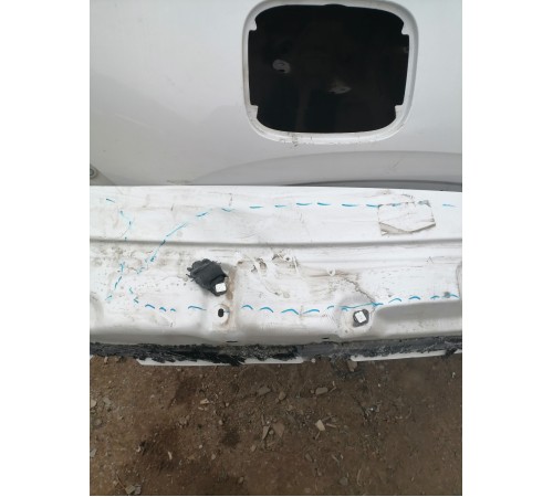 Крышка багажника (пятая дверь)