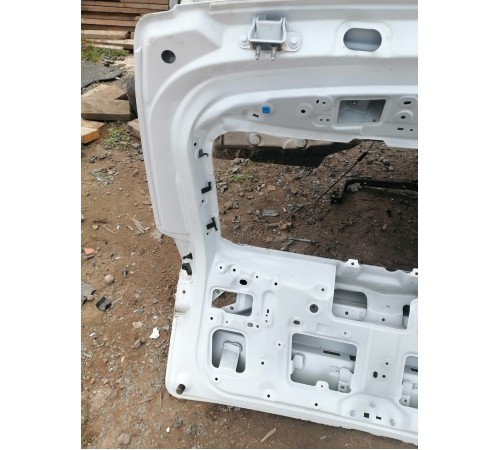 Крышка багажника (пятая дверь)