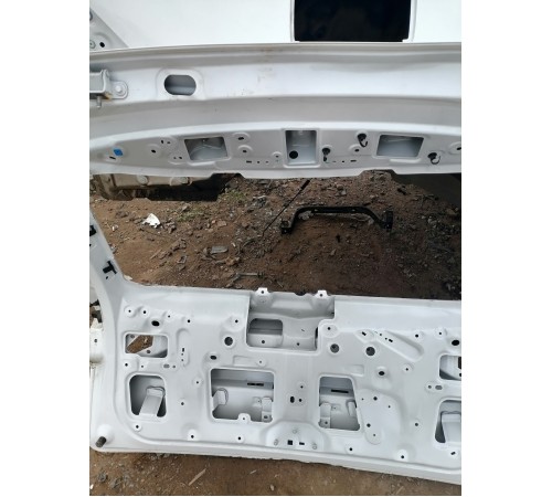 Крышка багажника (пятая дверь)