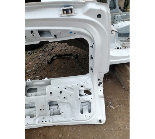 Крышка багажника (пятая дверь)