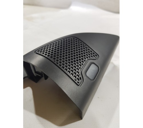 Угол двери передний правый внутренний с динамиком