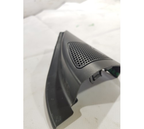 Угол двери передний правый внутренний с динамиком