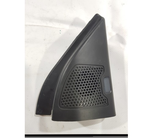 Угол двери передний правый внутренний с динамиком