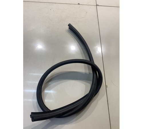 Уплотнитель решётки лобового стекла