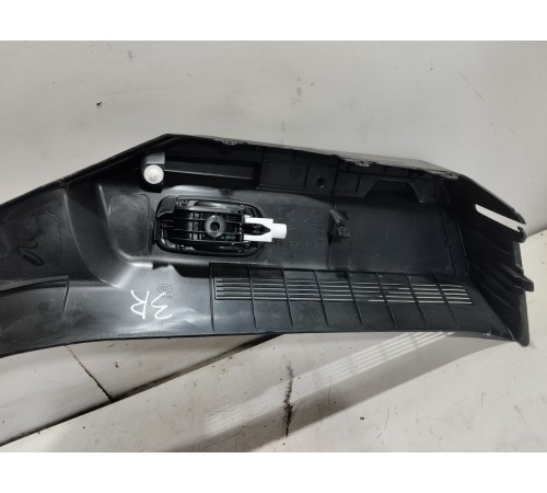 Обшивка багажника правая