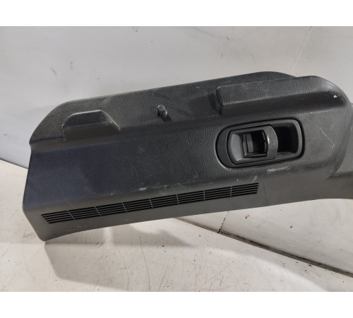 Обшивка багажника правая