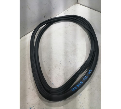 Уплотнитель проема резиновый задний левый