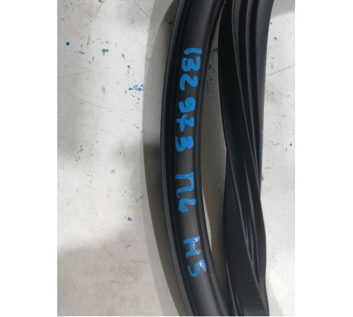 Уплотнитель проема резиновый задний левый