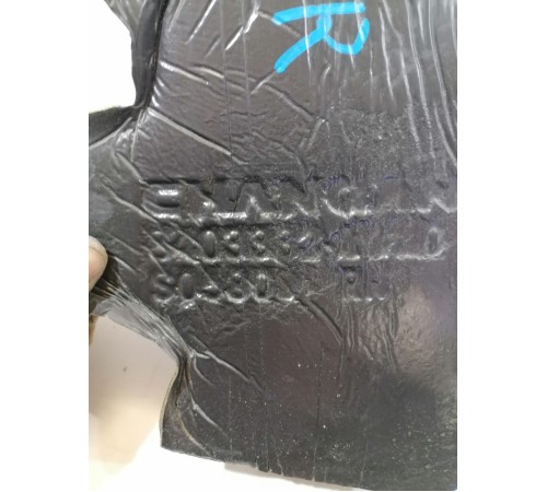 Уплотнитель крыла правый