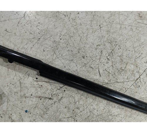 Уплотнитель стекла передний правый внешний