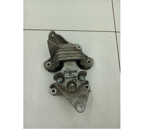 Опора двигателя левая