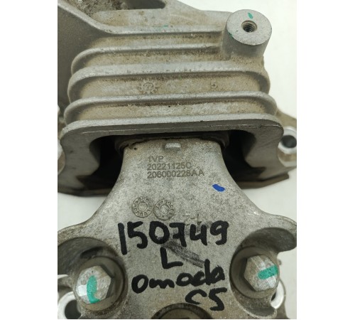 Опора двигателя левая