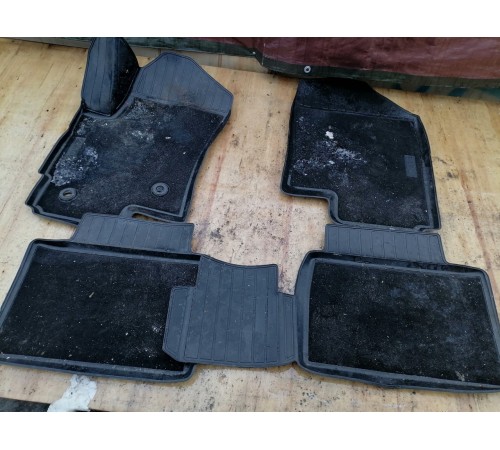 Комплект ковриков салона