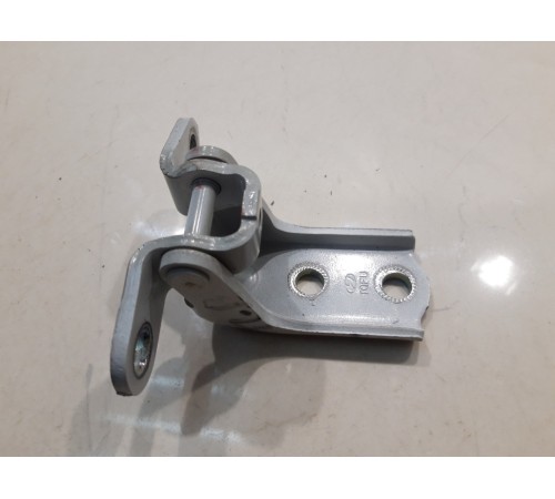 Петля двери (передняя, правая, верхняя)