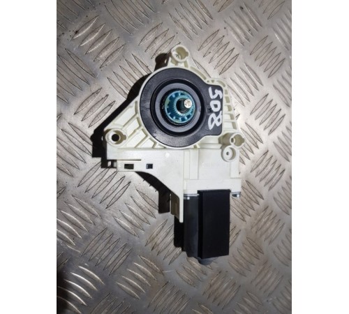 Мотор стеклоподъемника перед. лев.