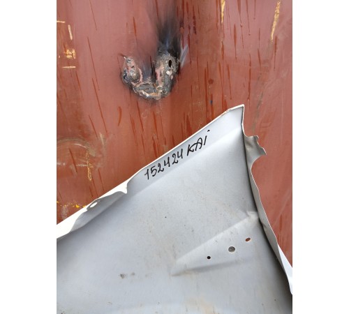 Крыло переднее правое