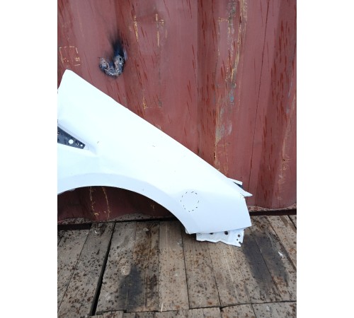 Крыло переднее правое